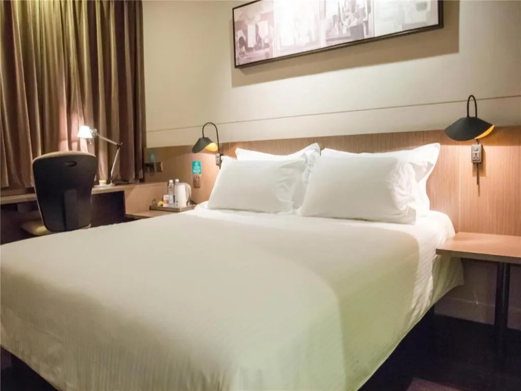 Bed in Jinjiang Inn Select Shanghai Nanjing Road Pedestrian Street