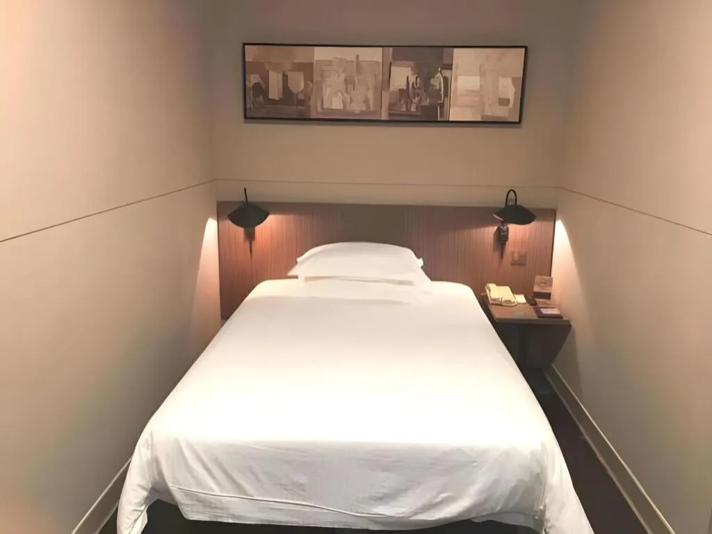 Bed in Jinjiang Inn Select Shanghai Nanjing Road Pedestrian Street