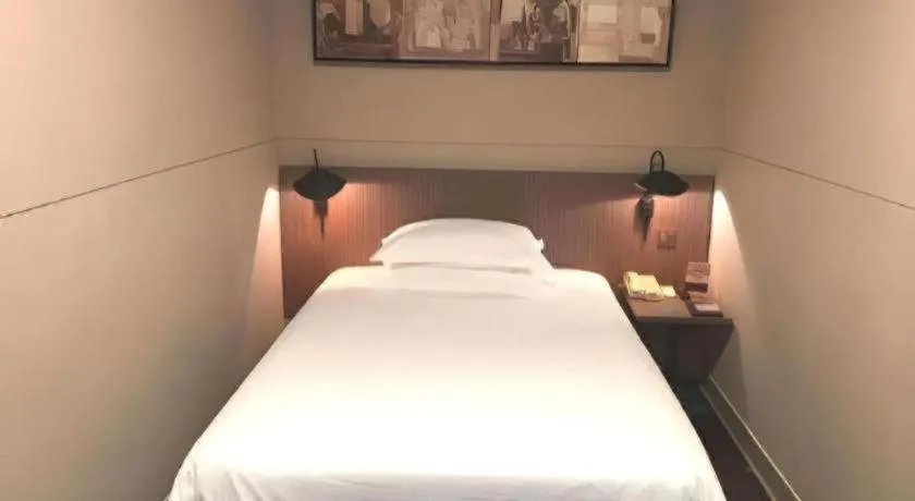 Bed in Jinjiang Inn Select Shanghai Nanjing Road Pedestrian Street