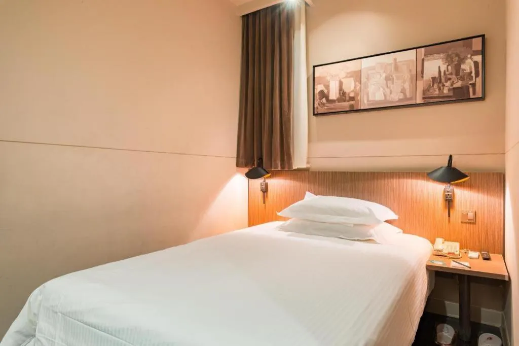 Bed in Jinjiang Inn Select Shanghai Nanjing Road Pedestrian Street