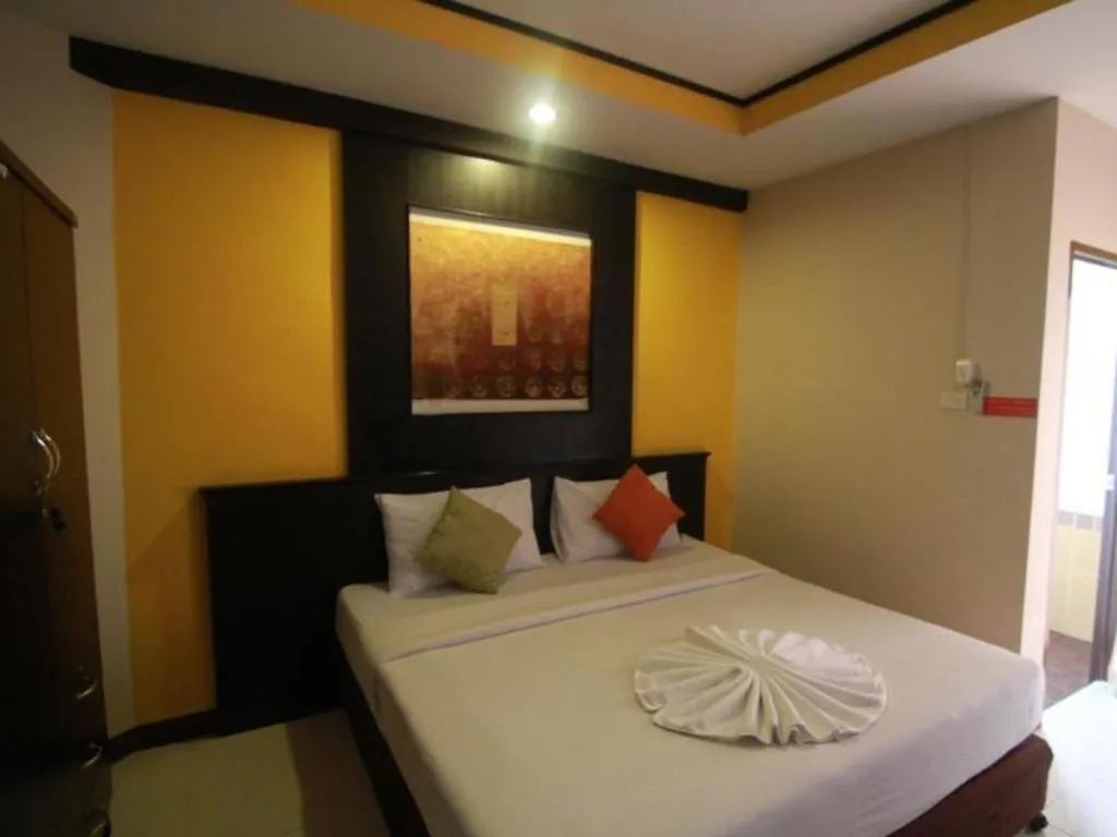 Bed in Grand Pinnacle Hotel