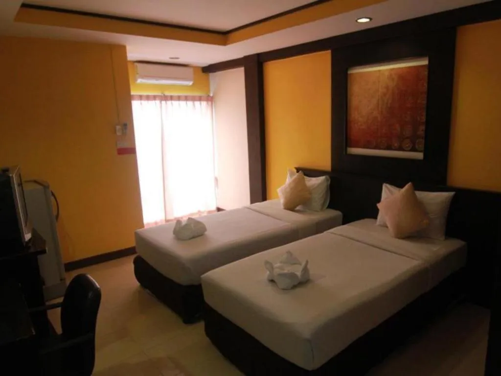 Bed in Grand Pinnacle Hotel