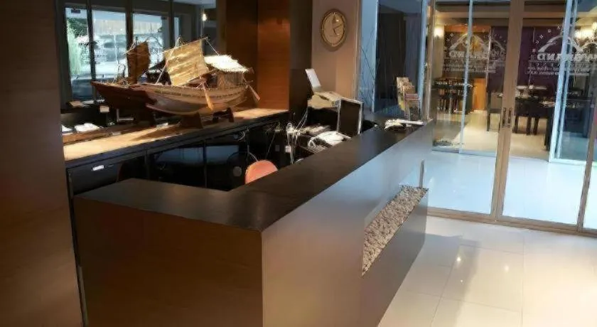 Grand Pinnacle Hotel