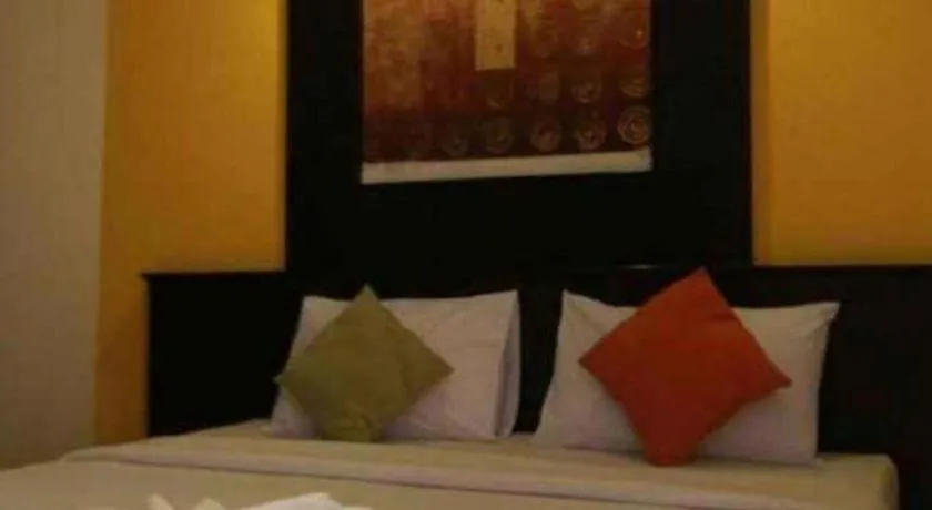 Bed in Grand Pinnacle Hotel