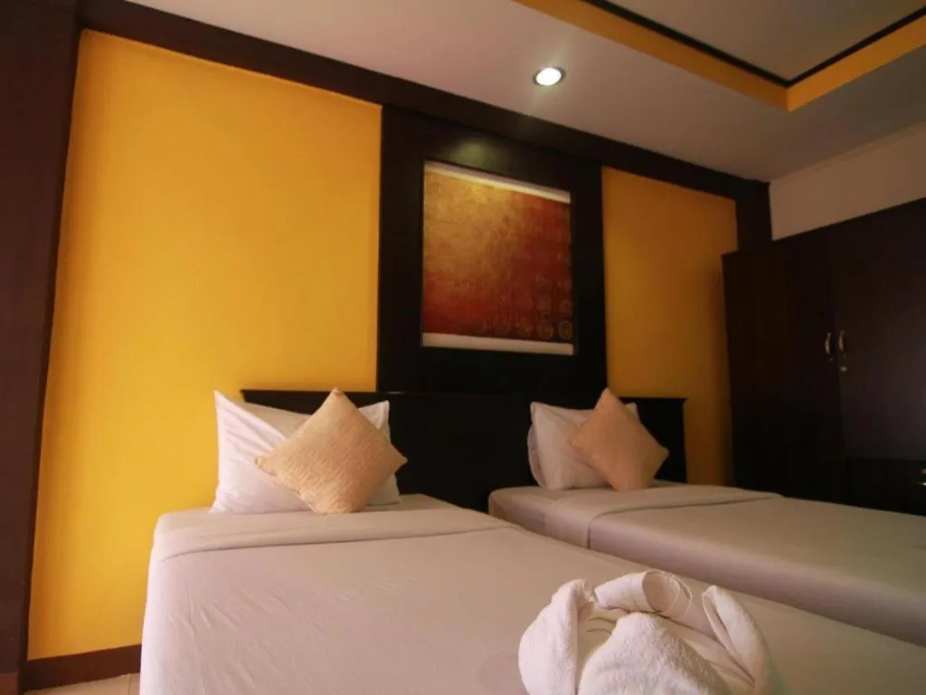 Bed in Grand Pinnacle Hotel