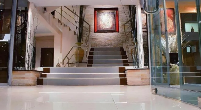 Grand Pinnacle Hotel