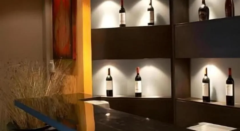 Grand Pinnacle Hotel