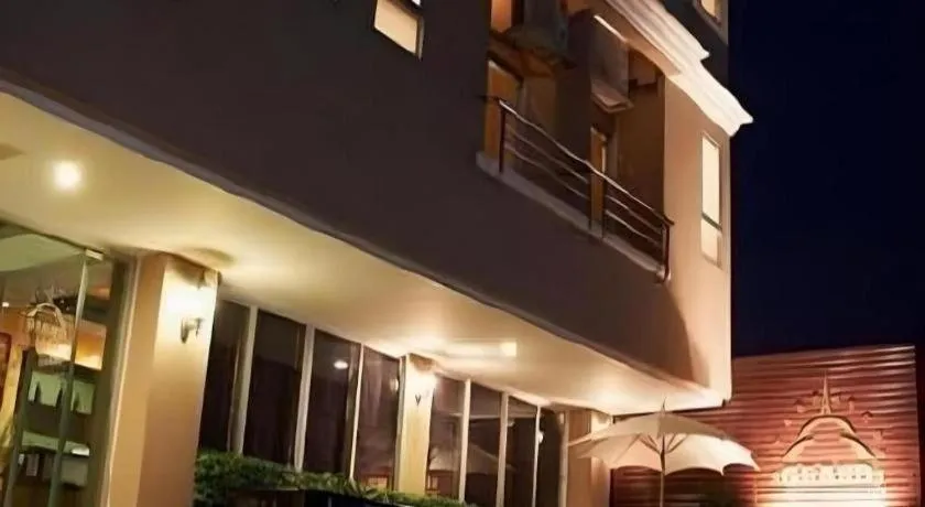 Grand Pinnacle Hotel