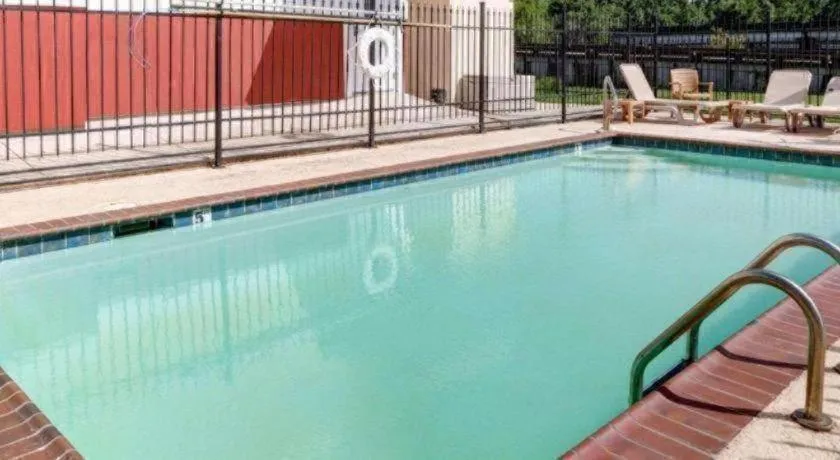 Suburban Extended Stay La Place