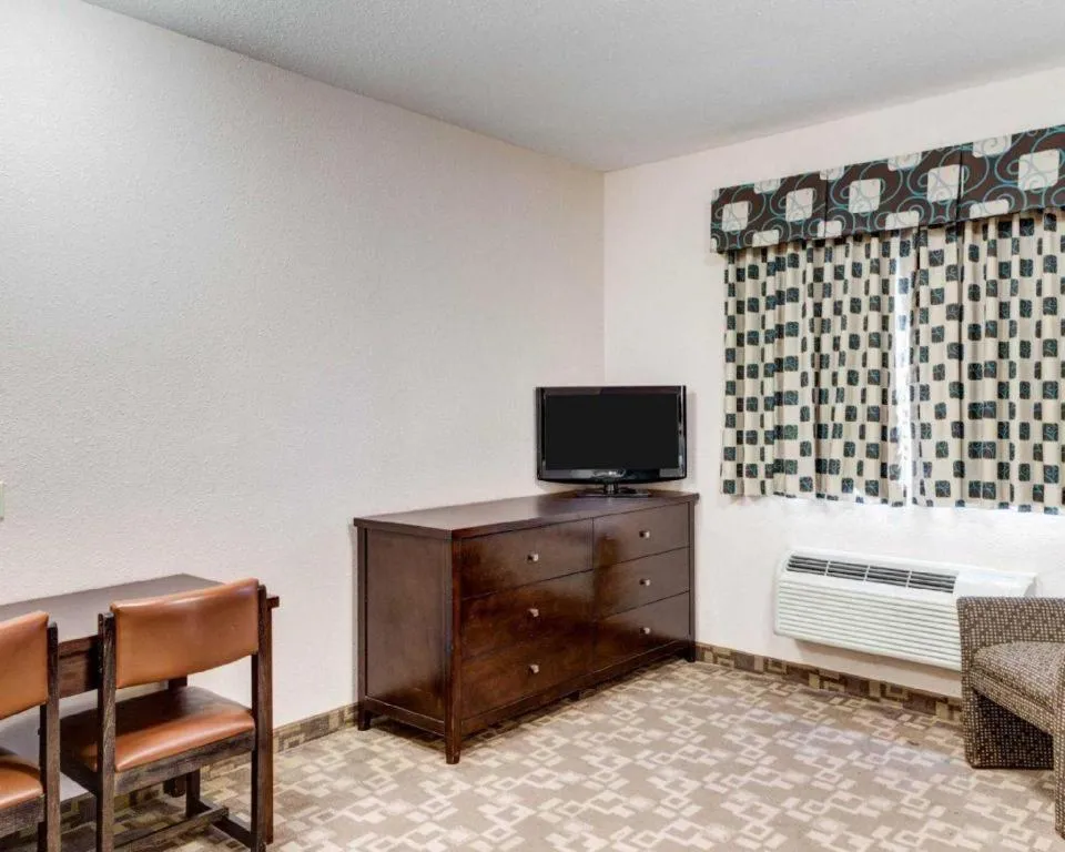 Bed in Suburban Extended Stay La Place