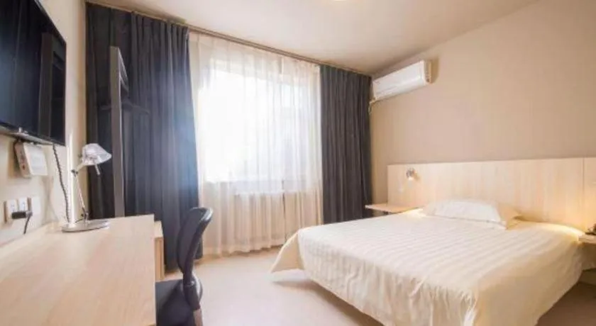 Bed in Jinjiang Inn Jinan Daming Lake