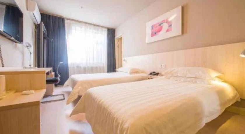 Bed in Jinjiang Inn Jinan Daming Lake