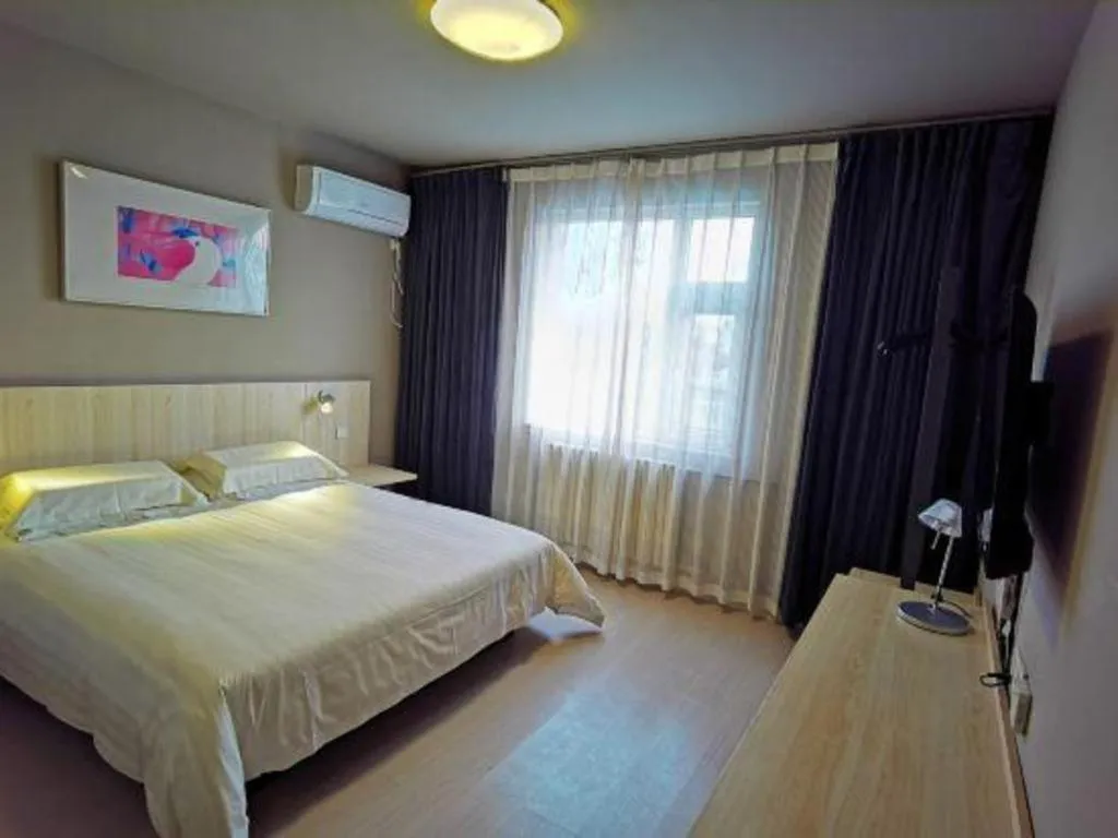 Bed in Jinjiang Inn Jinan Daming Lake