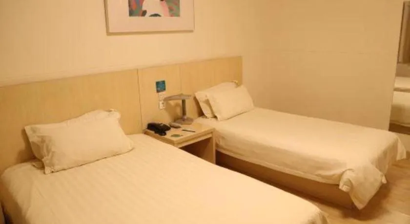 Bed in Jinjiang Inn Jinan Daming Lake