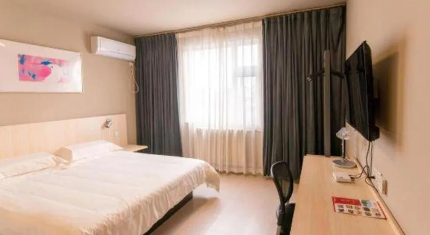 Bed in Jinjiang Inn Jinan Daming Lake