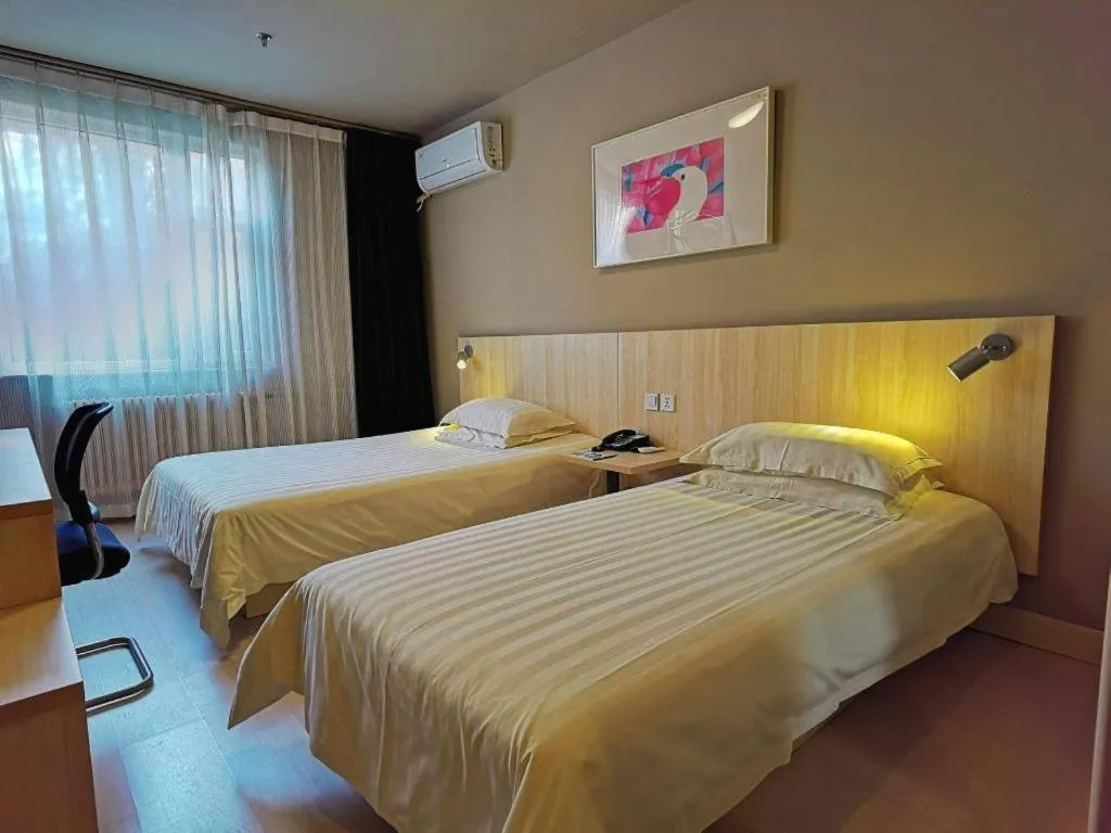 Bed in Jinjiang Inn Jinan Daming Lake