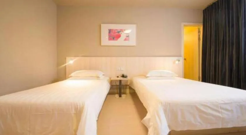 Bed in Jinjiang Inn Jinan Daming Lake