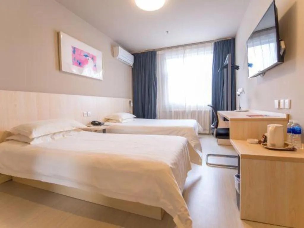 Bed in Jinjiang Inn Jinan Daming Lake