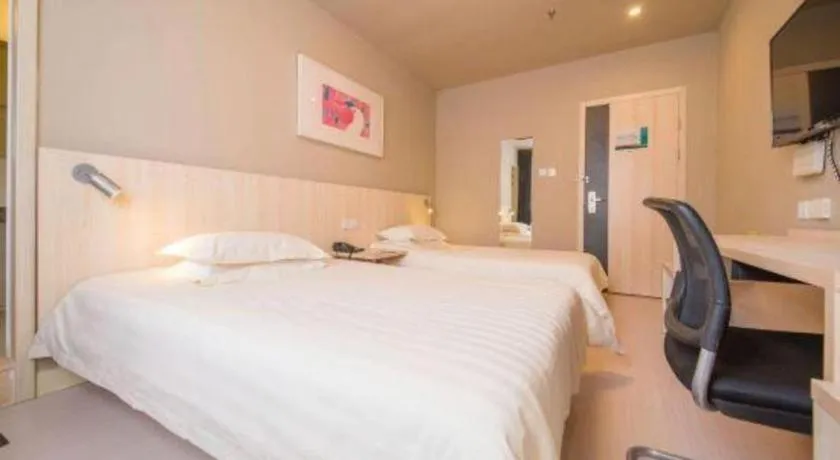 Bed in Jinjiang Inn Jinan Daming Lake