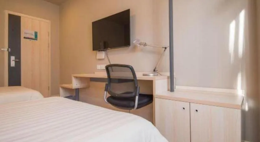 Bed in Jinjiang Inn Jinan Daming Lake