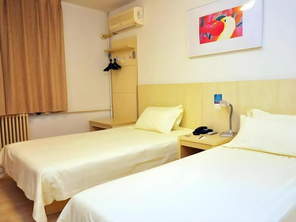 Bed in Jinjiang Inn Jinan Daming Lake