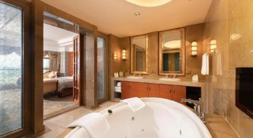 Bed in New Century Grand Hotel Ninghai Jinhai