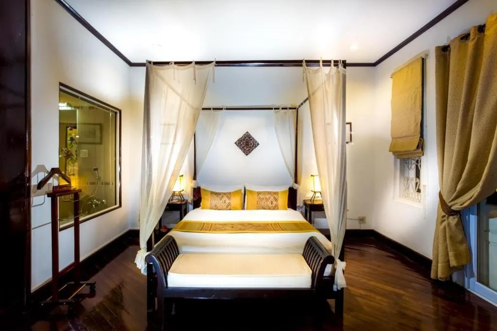 Bed in Residence Sisouk Boutique Hotel