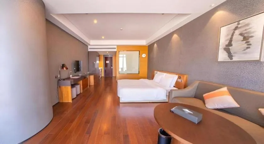 Bed in Grand Madison Qingdao Harbour-view Central（Former Qingdao Farglory Hotel）