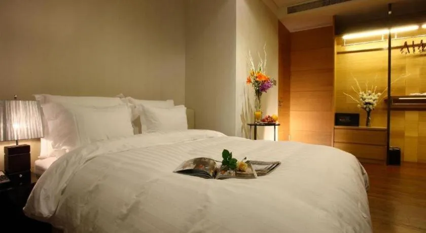 Bed in Grand Madison Qingdao Harbour-view Central（Former Qingdao Farglory Hotel）