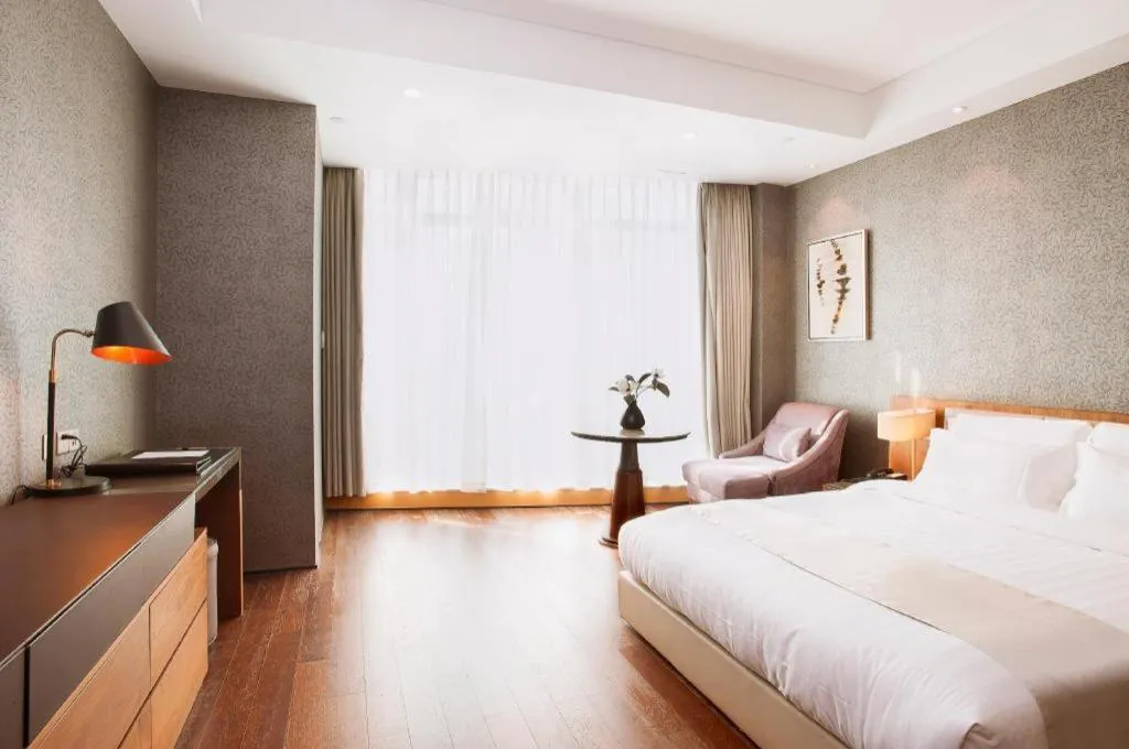 Bed in Grand Madison Qingdao Harbour-view Central（Former Qingdao Farglory Hotel）