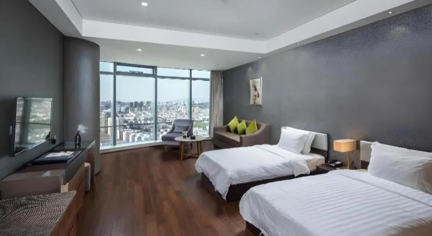 Bed in Grand Madison Qingdao Harbour-view Central（Former Qingdao Farglory Hotel）