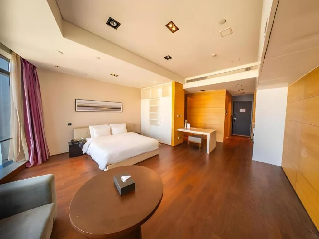 Bed in Grand Madison Qingdao Harbour-view Central（Former Qingdao Farglory Hotel）