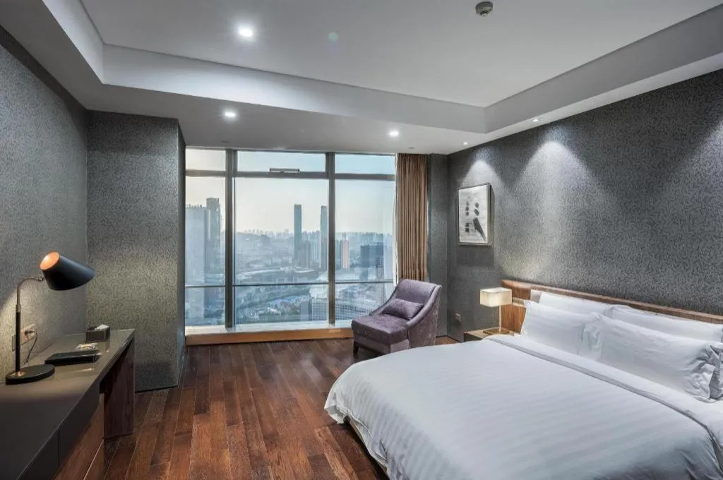 Bed in Grand Madison Qingdao Harbour-view Central（Former Qingdao Farglory Hotel）