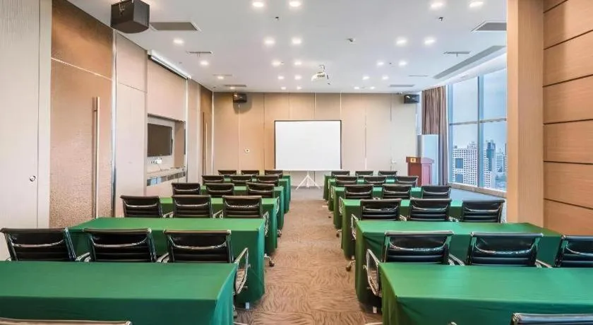 Grand Madison Qingdao Harbour-view Central（Former Qingdao Farglory Hotel）