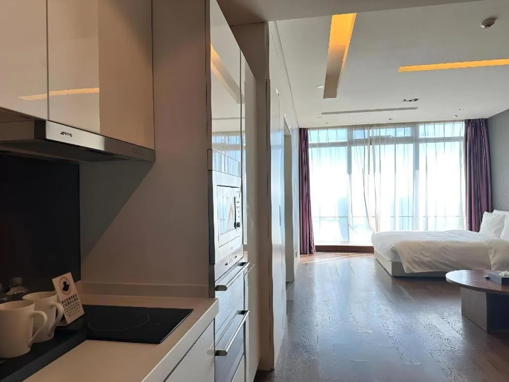 Bed in Grand Madison Qingdao Harbour-view Central（Former Qingdao Farglory Hotel）