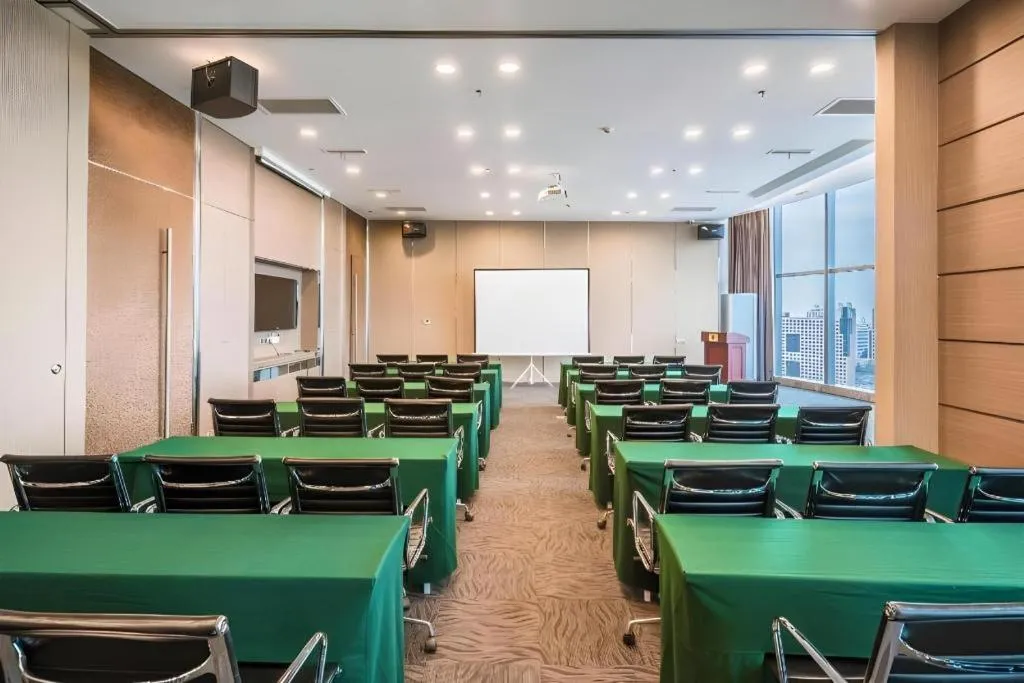 Grand Madison Qingdao Harbour-view Central（Former Qingdao Farglory Hotel）