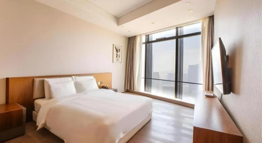 Bed in Grand Madison Qingdao Harbour-view Central（Former Qingdao Farglory Hotel）