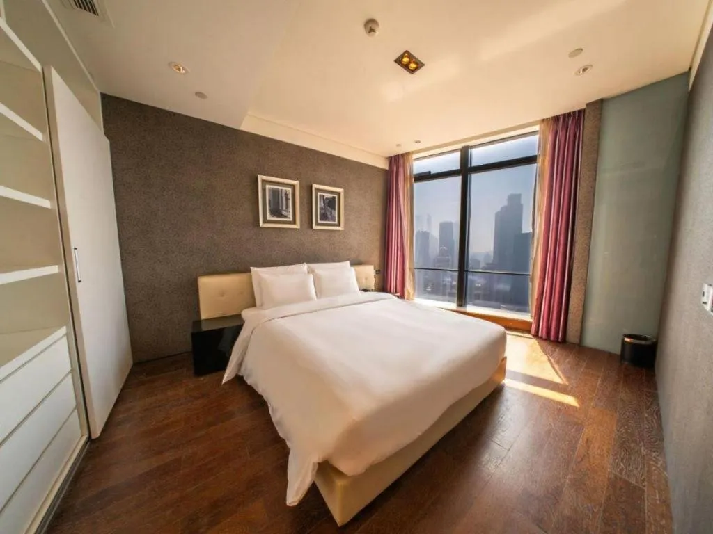 Bed in Grand Madison Qingdao Harbour-view Central（Former Qingdao Farglory Hotel）