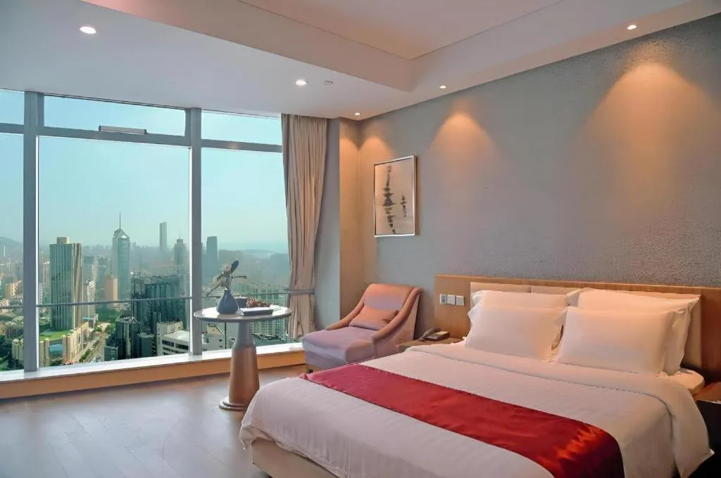 Bed in Grand Madison Qingdao Harbour-view Central（Former Qingdao Farglory Hotel）