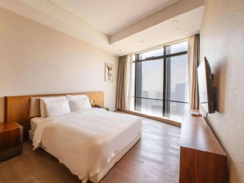 Bed in Grand Madison Qingdao Harbour-view Central（Former Qingdao Farglory Hotel）