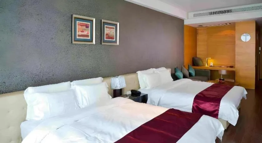 Bed in Grand Madison Qingdao Harbour-view Central（Former Qingdao Farglory Hotel）