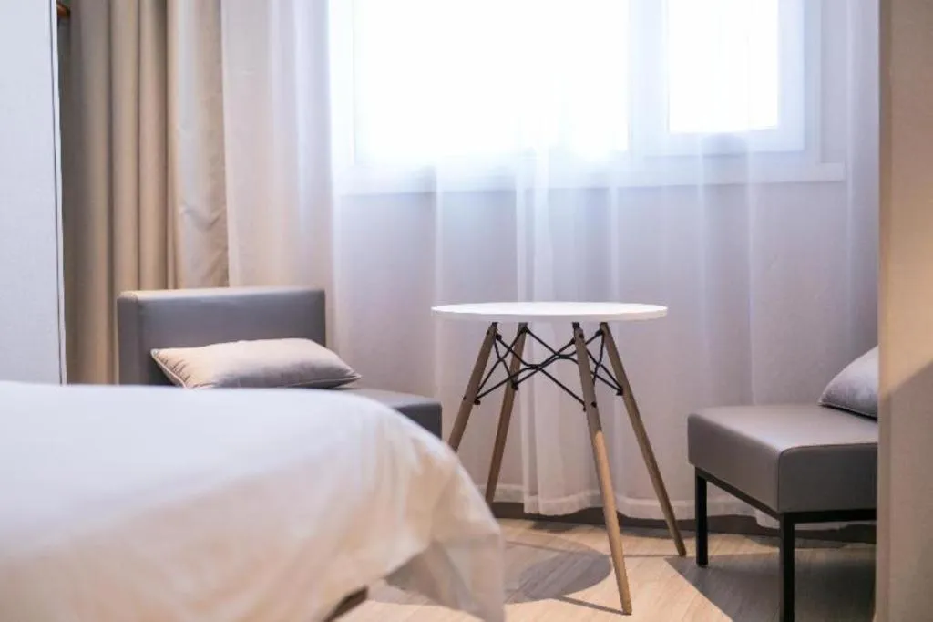 Hanting Hotel Shanghai Zhongshan Park Metro Station