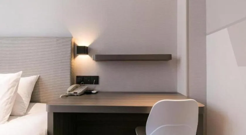 Hanting Hotel Shanghai Zhongshan Park Metro Station