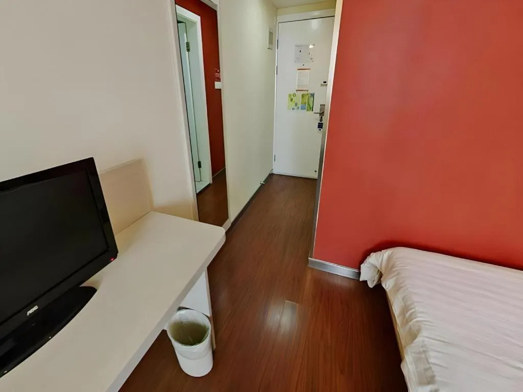 Hanting Hotel Shanghai Zhongshan Park Metro Station