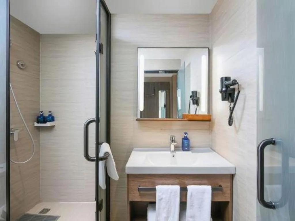 Hanting Hotel Hangzhou Central Wulin Square Metro Station