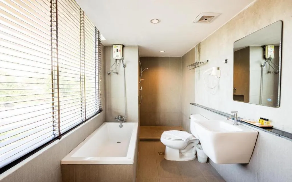 B2 Sea View Pattaya Boutique & Budget Hotel