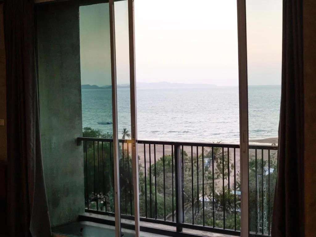 B2 Sea View Pattaya Boutique & Budget Hotel