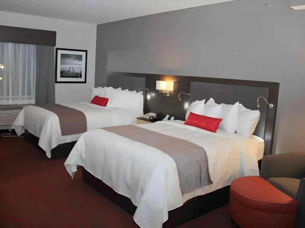 Bed in Best Western Plus Eastgate Inn & Suites