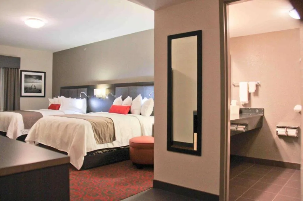 Bed in Best Western Plus Eastgate Inn & Suites