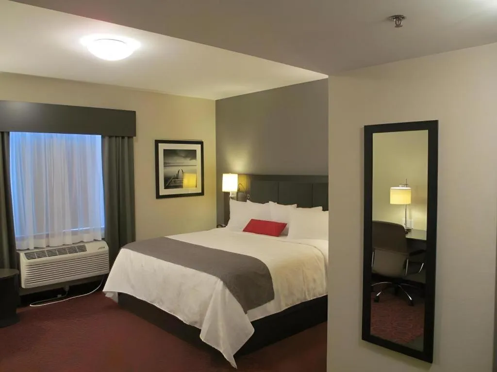 Bed in Best Western Plus Eastgate Inn & Suites